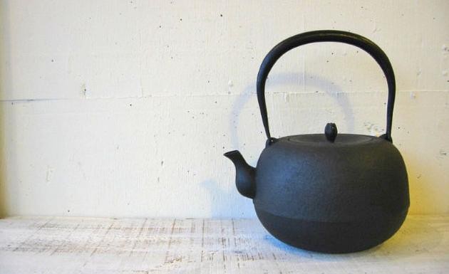 釜定工房 / 南部鉄器鉄瓶 柚子 肌 ご注文日より納期：約1年9ケ月〜に