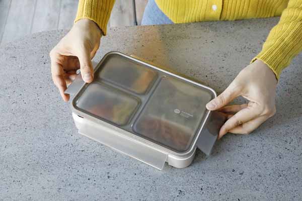 コンパクト弁当箱おしゃれワンプレート設計かばんに入れやすいシービージャパンCBJ抗菌仕様縦置きFOODMAN薄型ランチボックス汁漏れ防止薄型弁当箱抗菌フードマン600 