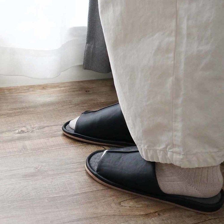 スリッパ室内履きレザー調レザーシンプル男女兼用フォーマルおしゃれ無地プレゼントレザー調外縫いスリッパ朝倉商会 