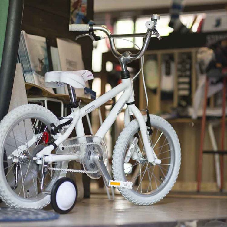 子供用自転車18インチアルミフレーム軽量安全性乗りやすいフェンダー付くすみカラー補助輪アルコバ子供用自転車18インチarcoba（アルコバ） 