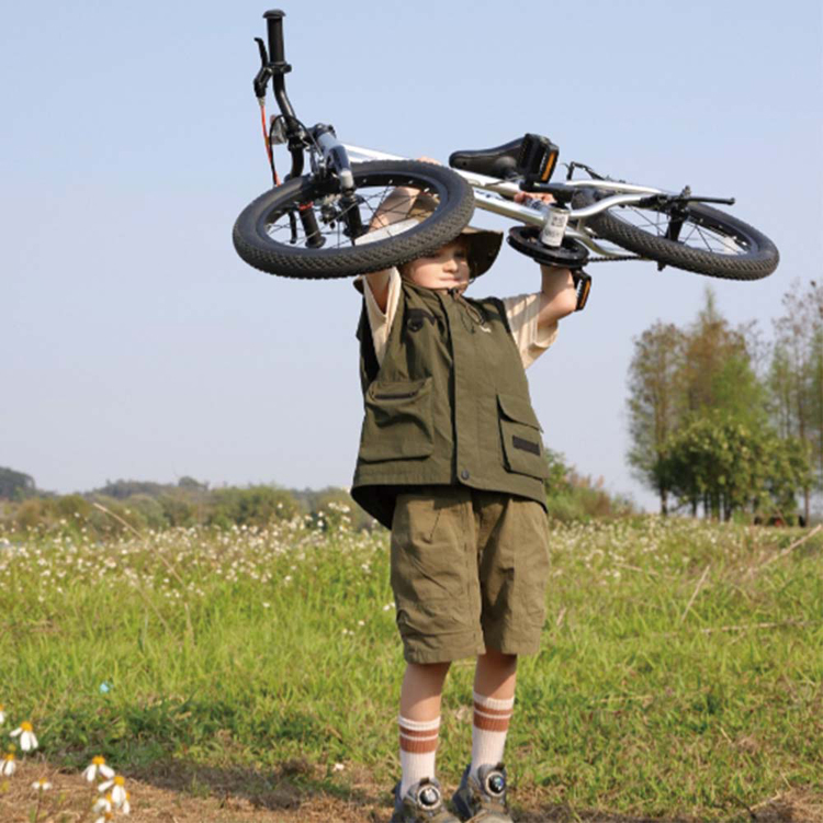 自転車 ジュニアサイクル 子供用 20インチ シルバー ベルト 軽い