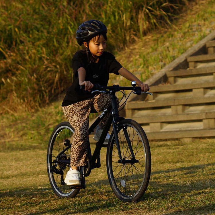 自転車 26インチ ブラック ホワイト アルミ 軽い 外装7段変速 ジュニア