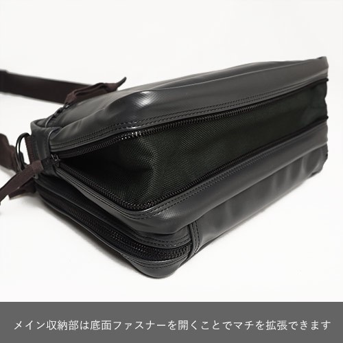 【極美品】ラゲッジレーベル　ショルダーバッグ　ワッペンロゴ　PVC 黒　A4可能 LINER（LUGGAGE LABEL） ラゲッジ レーベル ライナー ショルダー