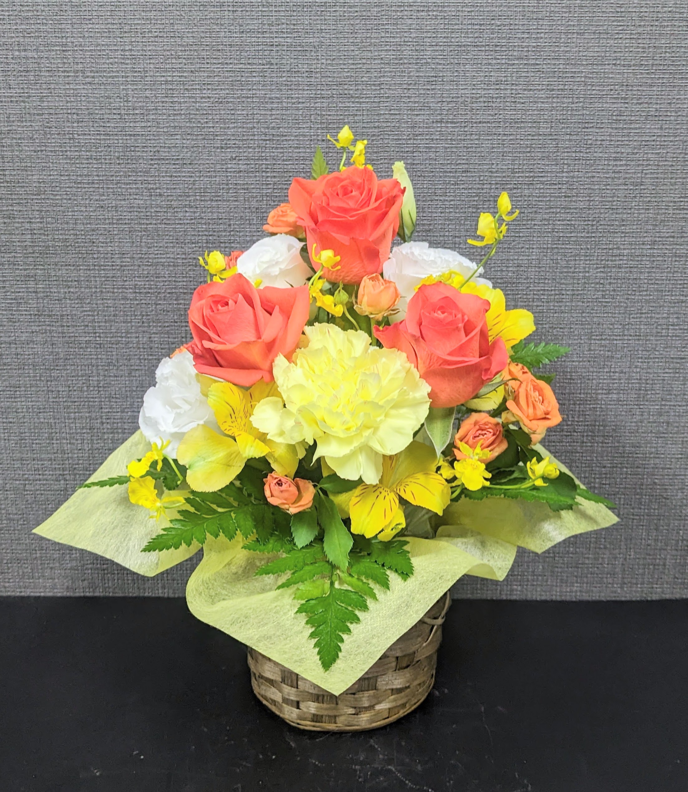 日時指定可】季節のお花 おまかせ お祝い アレンジメント SSサイズ 花