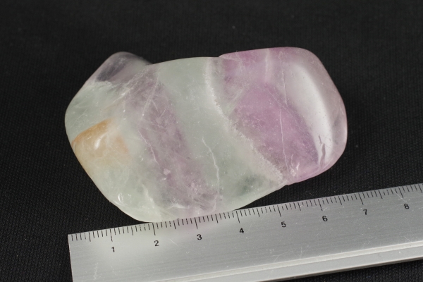 フローライト（蛍石）原石磨き