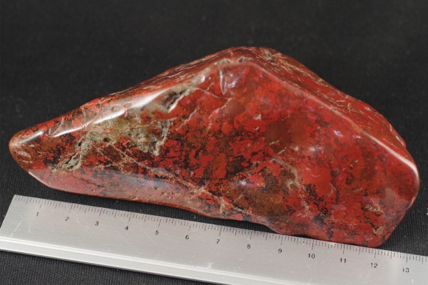 佐渡の赤玉石原石磨き