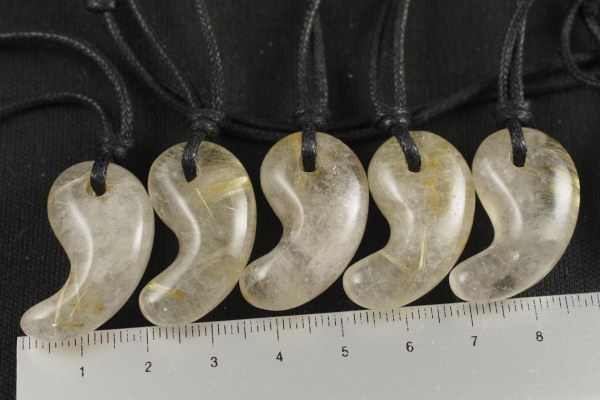 ルチルクォーツ勾玉ペンダント