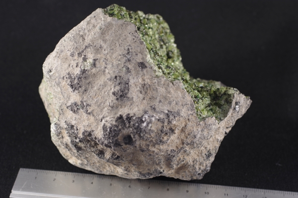  peridot crystal raw ore 976g