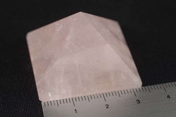 ピラミッド型天然紅水晶