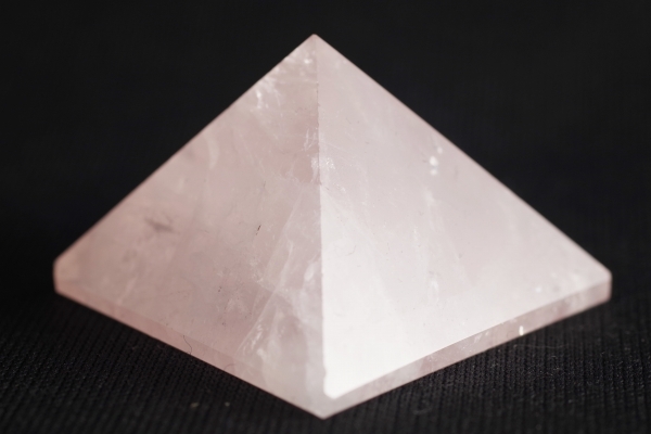 ピラミッド型天然紅水晶