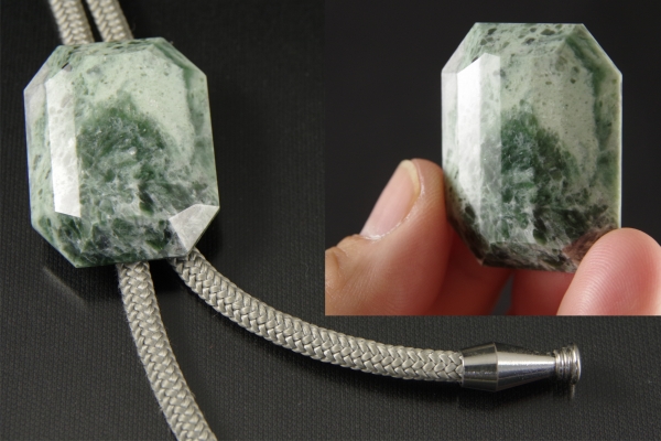 ループタイ　糸魚川翡翠