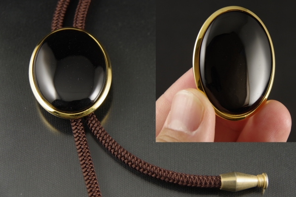 ループタイ・金色フレーム付き オニキス