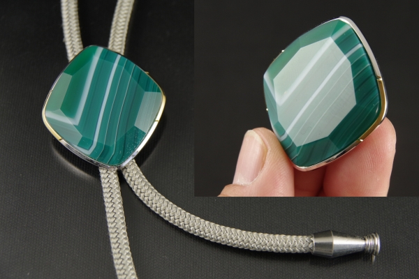 グリーンメノウループタイフレーム付き