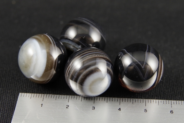 天眼石（チベットメノウ）玉 