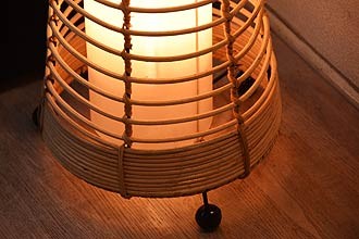 照明 アジアン。上品なラタンのフロアライト