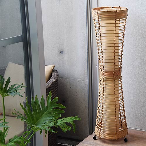照明 アジアン。上品なラタンのフロアライト
