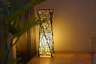 アジアン照明。合わせやすいラタンのフロアスタンドライト