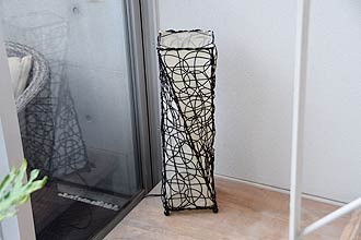 アジアン照明。合わせやすいラタンのフロアスタンドライト