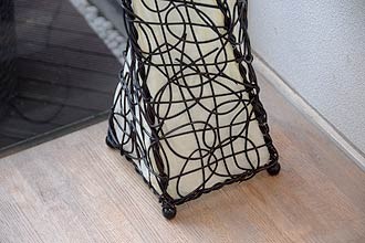 アジアン照明。合わせやすいラタンのフロアスタンドライト