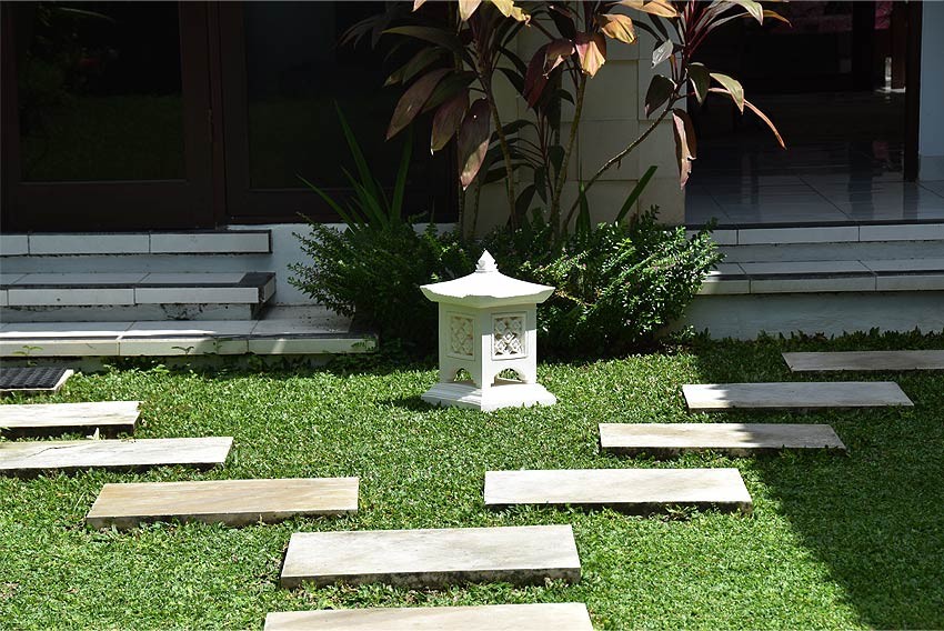 照明 アジアン。お庭やデッキ、玄関等の門灯や庭園灯。屋外用照明ガーデンライト