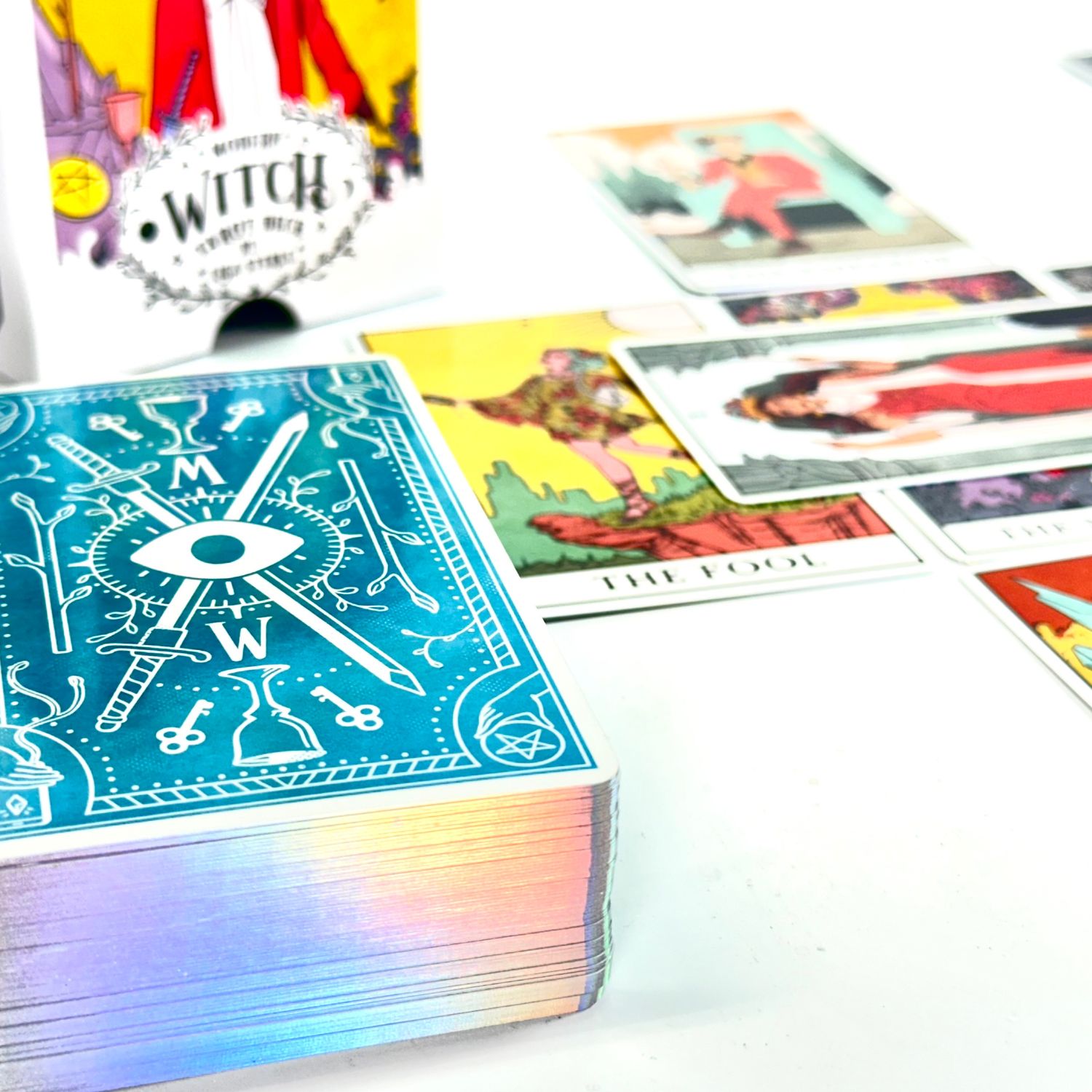 【正規品タロットカード】現代風アレンジで多様性を表すアートワークのモダンデッキ 613Yi2BVlzL._AC_SY200_QL15_.jpg
