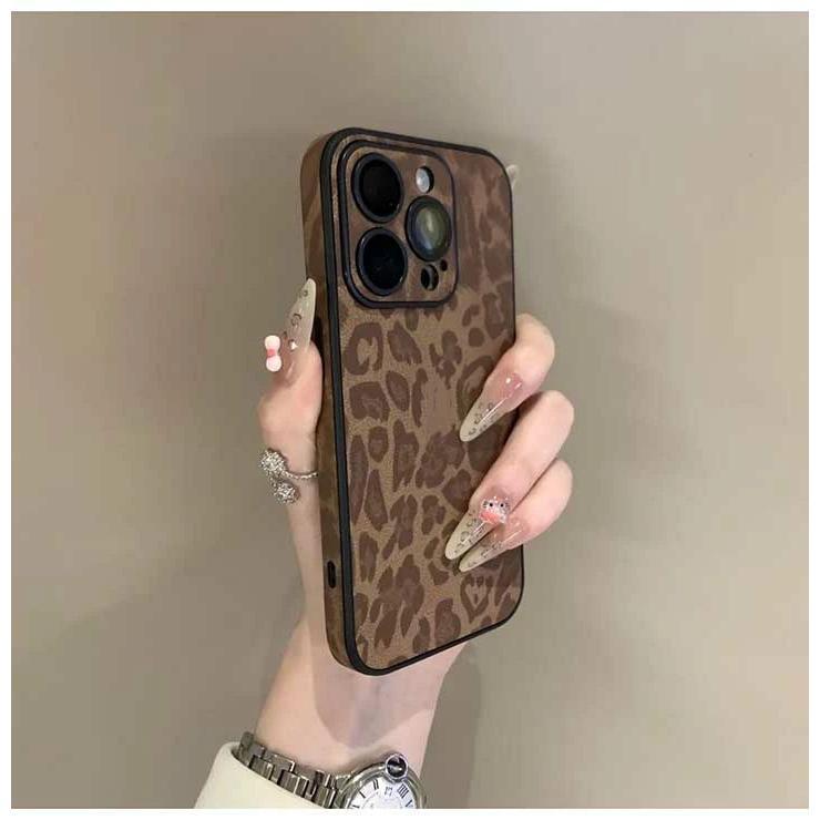 スマートフォン・携帯電話 urbansophistication ヒョウ柄 iPhone15promax