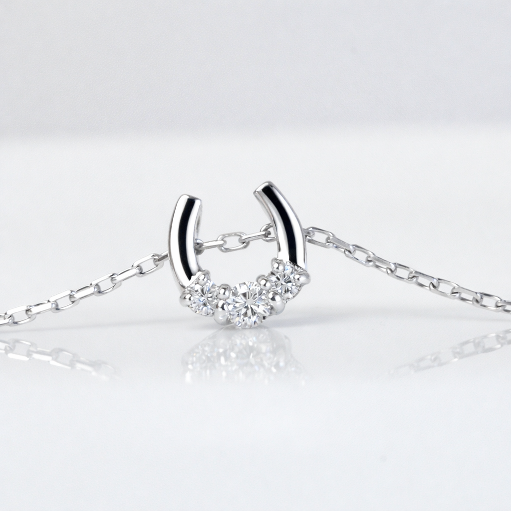 pt900 馬蹄 ダイヤモンド ネックレス レディース ホースシュー ダイヤ 0.06ct プラチナ900 幸運 お守り 上品 高級の画像