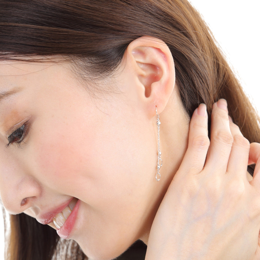 Pt900 プラチナ 揺れるロングピアス フックにPt900刻印あり約2.5g プラチナ900 フック ピアス ミラーボール 揺れる ロング チェーン