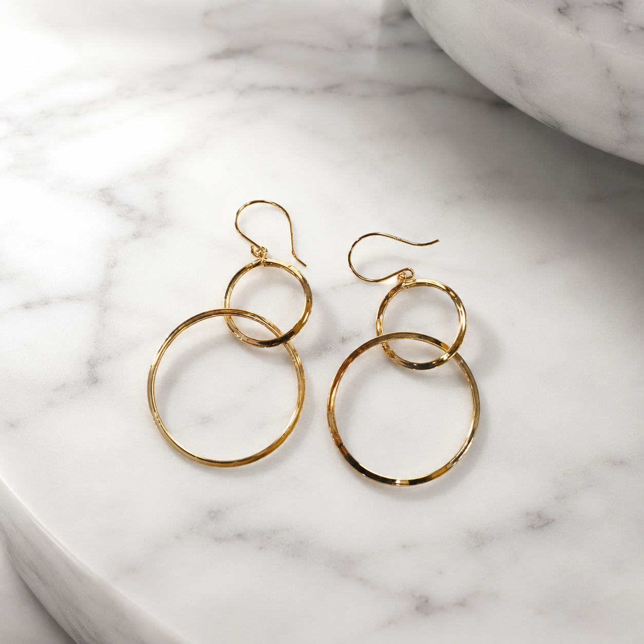 18金 ピアス 18k レディース ジュエリー 丸 輪 揺れる ゆれる ロング 大きめ 大ぶり ピンクゴールド k18 フープ 金属アレルギー対応の画像