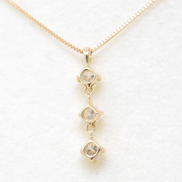 スリーストーン トリロジー ダイヤモンド ネックレス ゆれる ダイヤ 18  