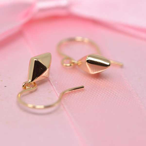 フック ピアス ひし形 菱形 ぷっくり 可愛い アメリカン 18金 k18 18k
