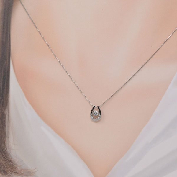 専用 プラチナ ダイヤモンドネックレス 馬蹄 馬蹄 プラチナ ダイヤモンド Pt 0.14Ct ダイヤ オシャレな