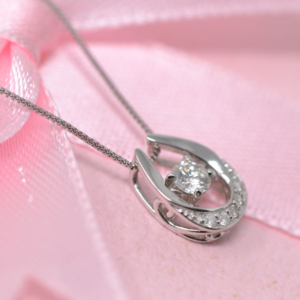 専用 プラチナ ダイヤモンドネックレス 馬蹄 馬蹄 プラチナ ダイヤモンド Pt 0.14Ct ダイヤ オシャレな