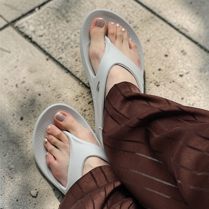 OOFOS リカバリーサンダル トングサンダル OOFOS（ウーフォス） 並行輸入品 サンダル Ooriginal Thong ウー