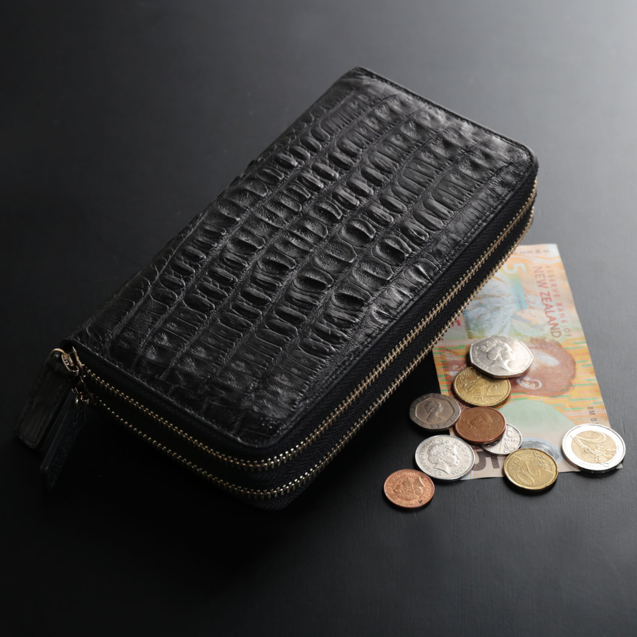 sankyo shokai（三京商会） カイマン 尾 ラウンドファスナー 長財布