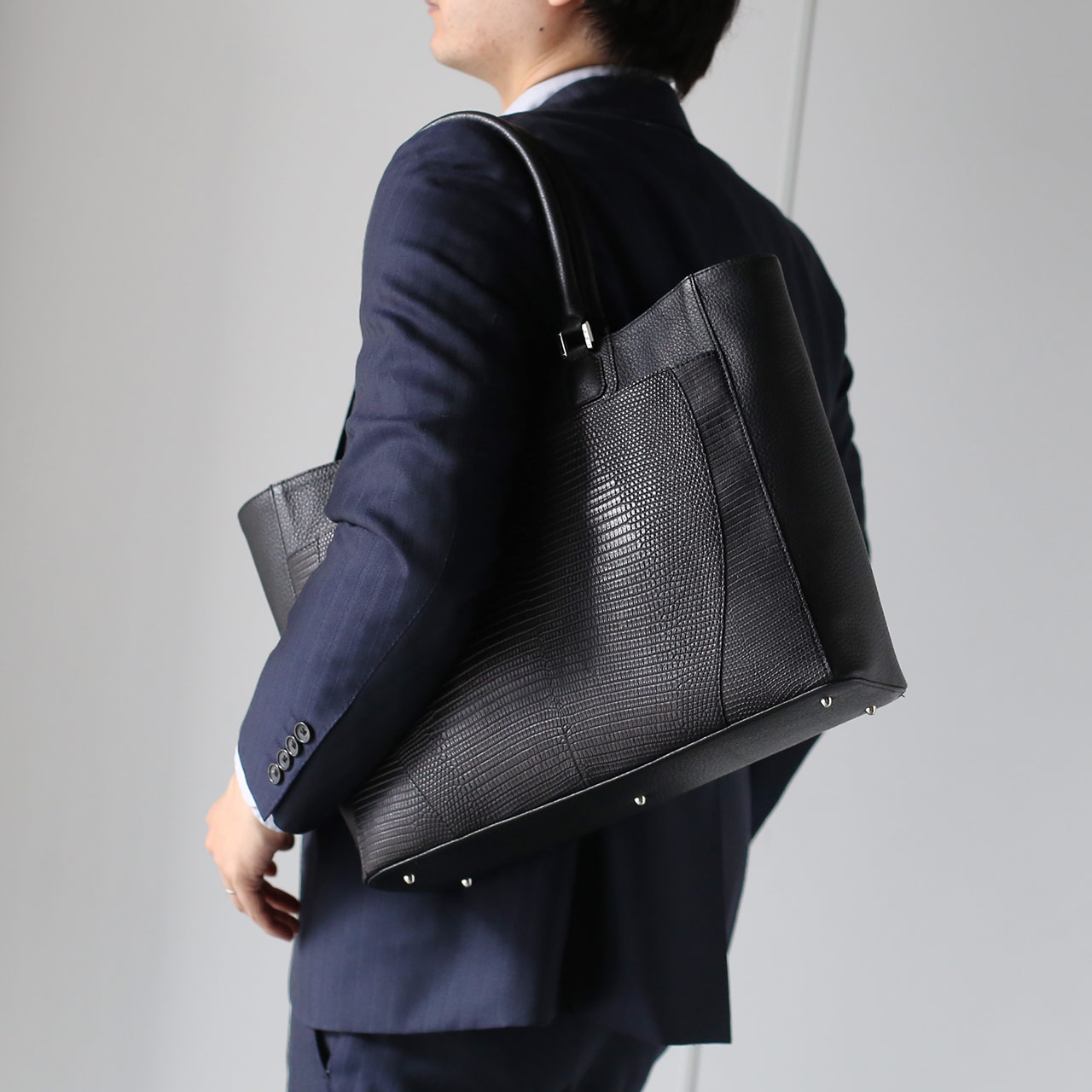 sankyo shokai（三京商会） メンズ トートバッグ 本革 リザード アウト