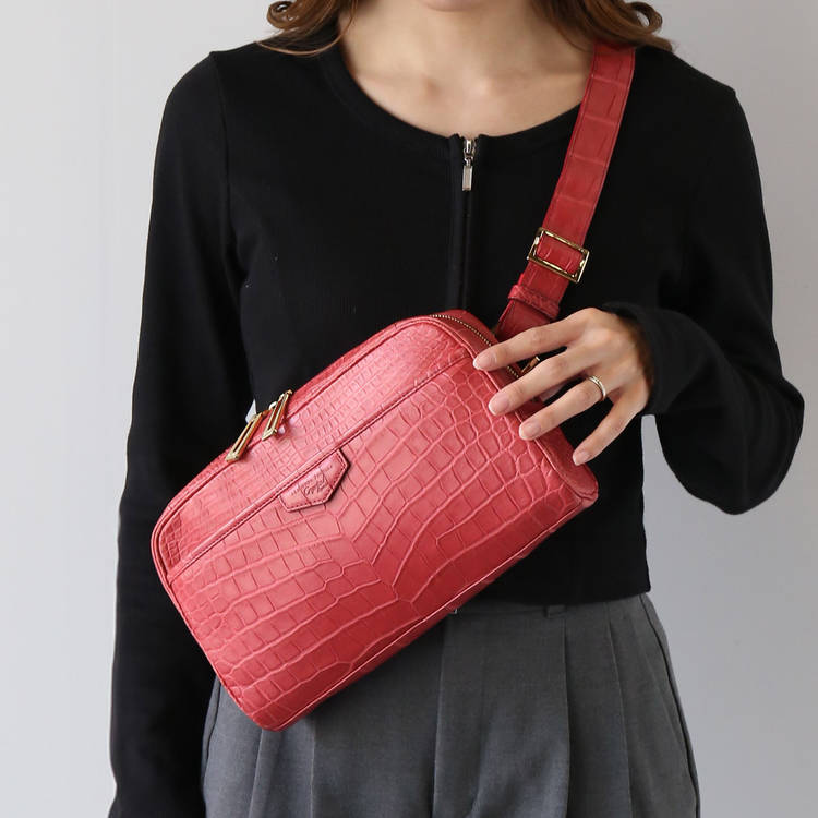 本物 新品 ボーグラン 最高峰JRA認定レッドクロコダイルレザー　ボストンバッグ sankyo shokai（三京商会） クロコダイルバッグ ボディバッグ マット