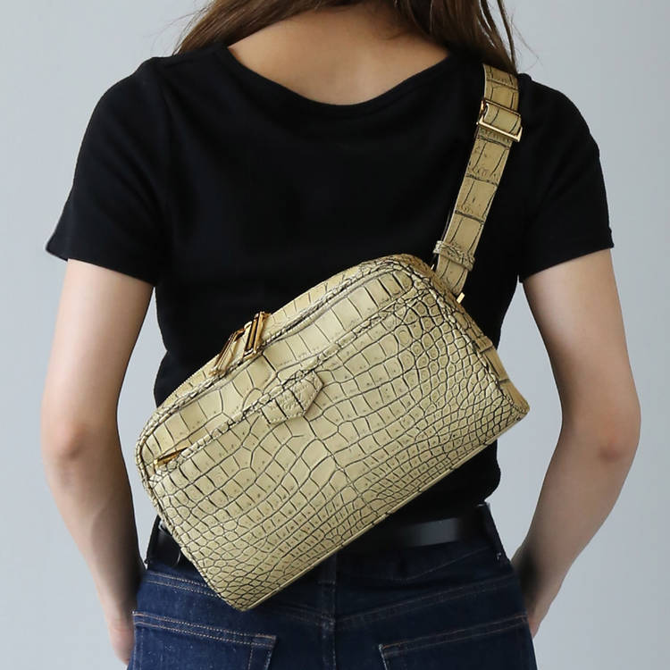 sankyo shokai（三京商会） クロコダイルバッグ ボディバッグ マット