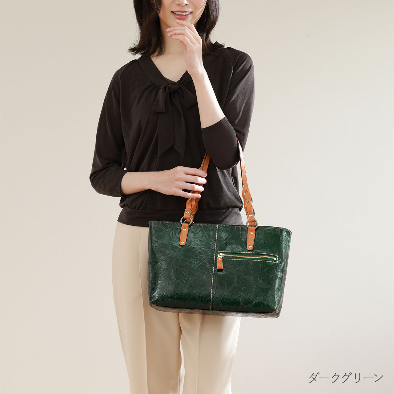 【希少/美品】MaxMara オールレザー 幾何学型押し トートバッグ e536 希少/美品】MaxMara オールレザー 幾何学型押し トートバッグ