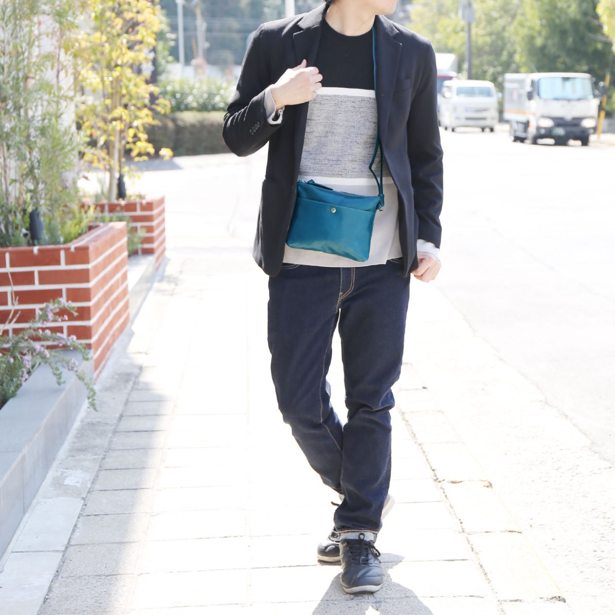 ブルー サコッシュ レザー メンズ