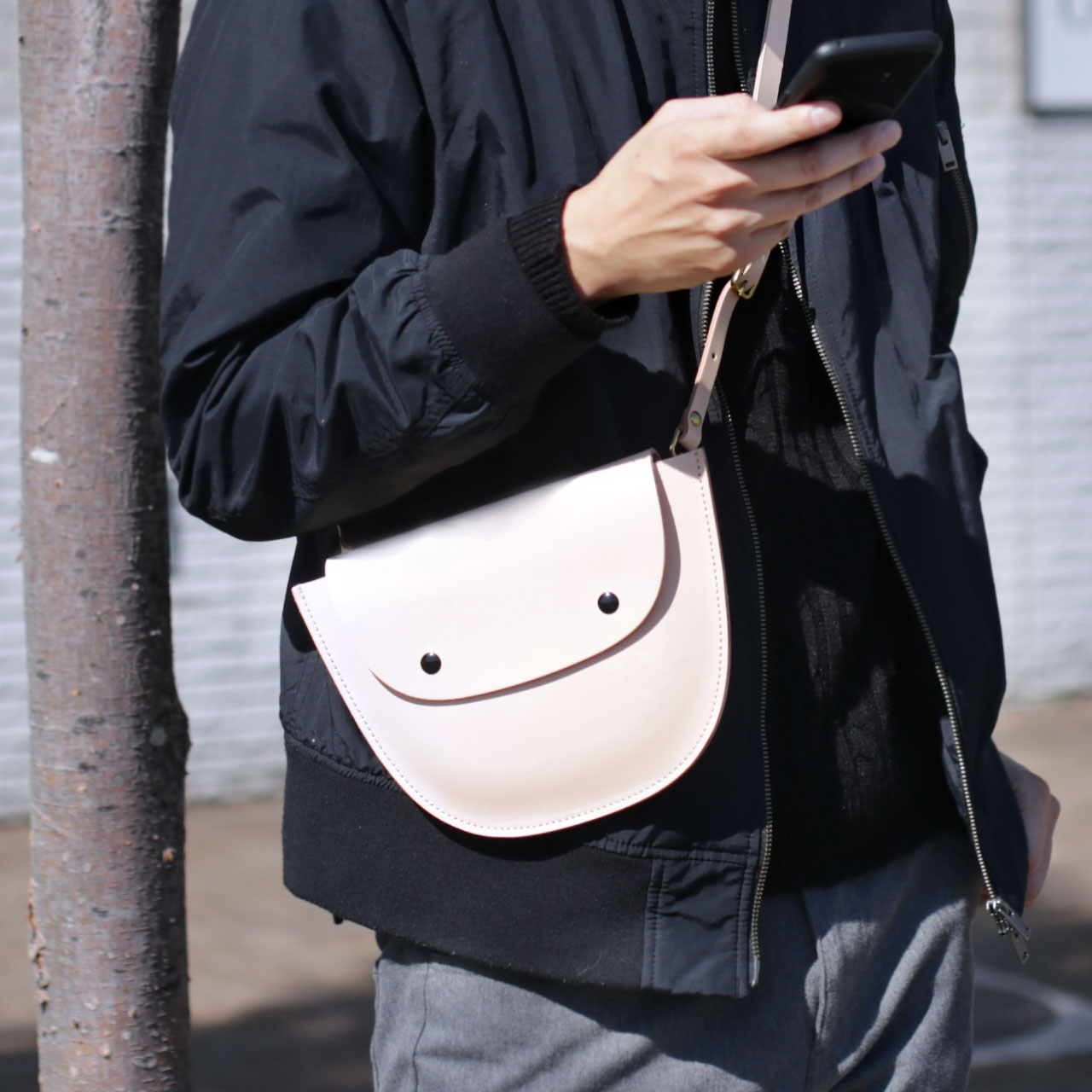 HALEINE（アレンヌ） ヌメ革 ポシェット ショルダーバッグ 本革 薄型