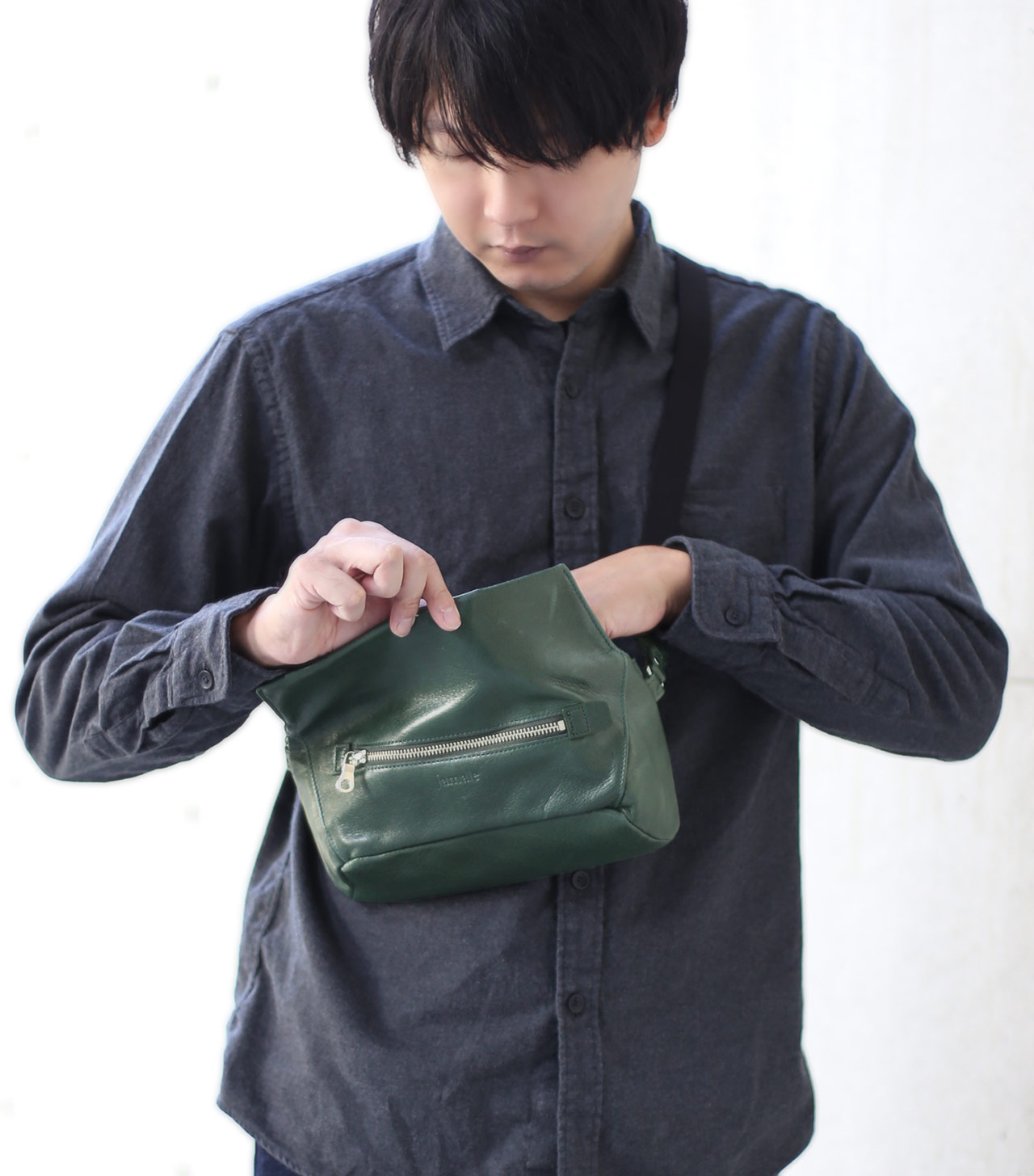 Jamale（ジャマレ） 日本製 牛革 ショルダーバッグ 中サイズ