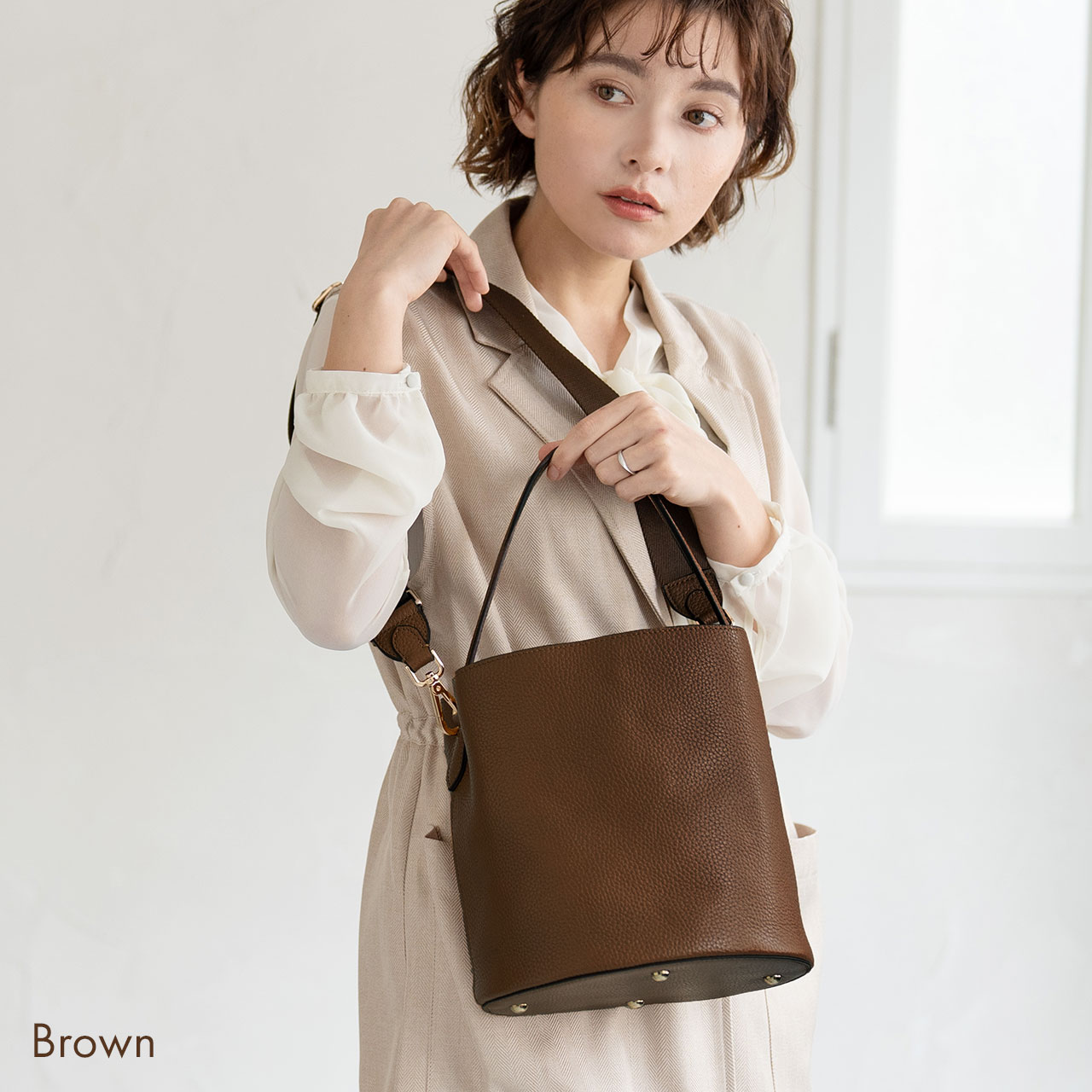 mieno（ミエノ） ショルダーバッグ 縦型 レディース 斜めがけ 大人