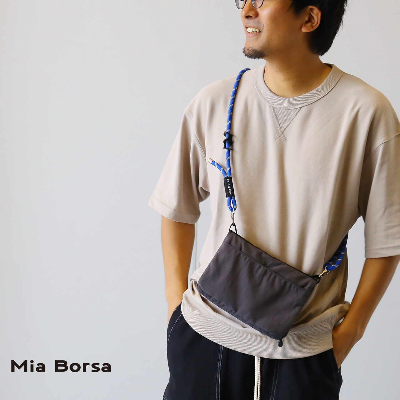 ショルダーバッグ サコッシュ メンズ ナイロン 軽量 バッグ ［ネコポスで送料無料］ Mia Borsa 撥水 ストラップホルダー ステンレス 7F  (07000618-mens-1r)