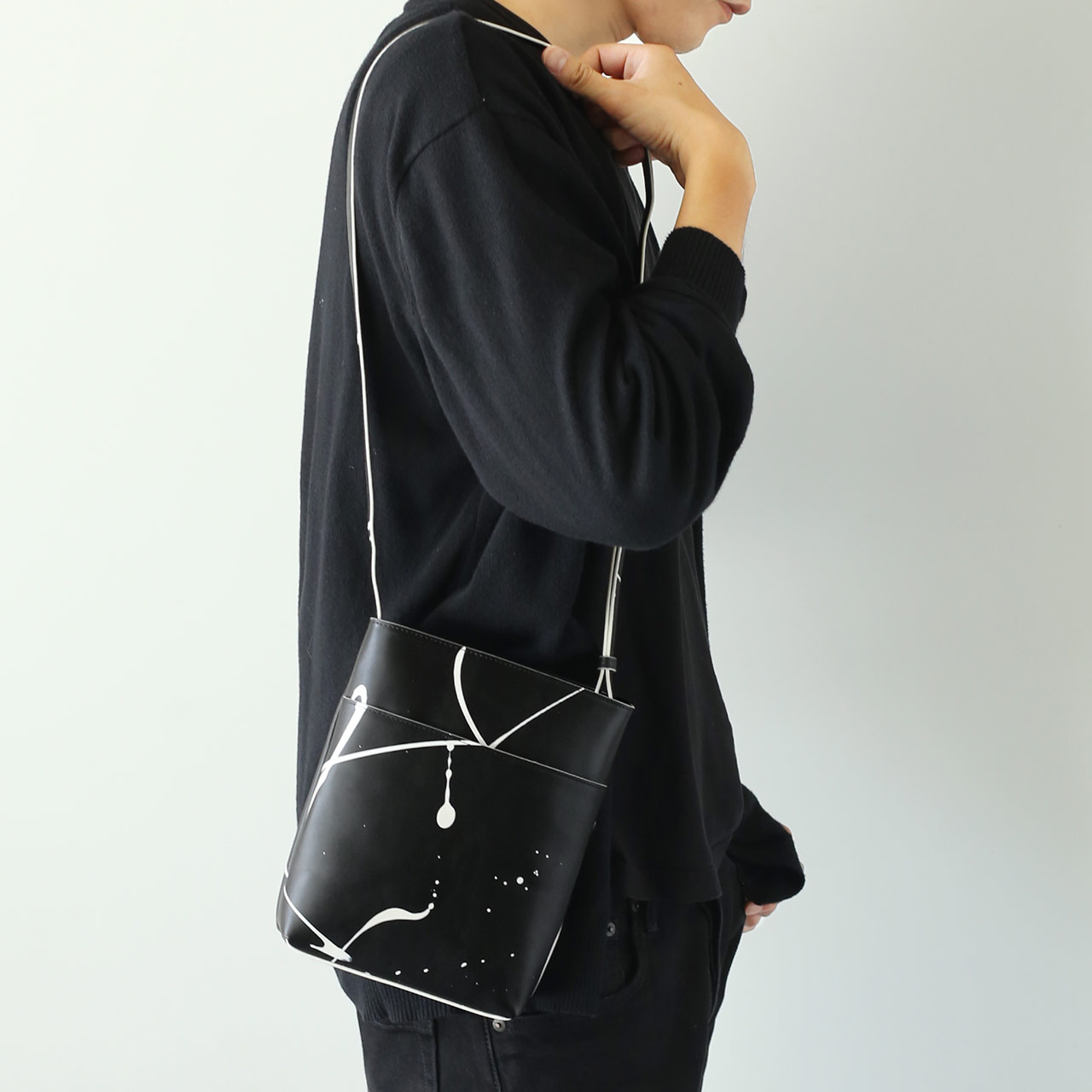 VANISH 景（Sadie）サイン入りサコッシュ HALEINE（アレンヌ） サコッシュ 縦型 カーフスキン ペイント デザイン