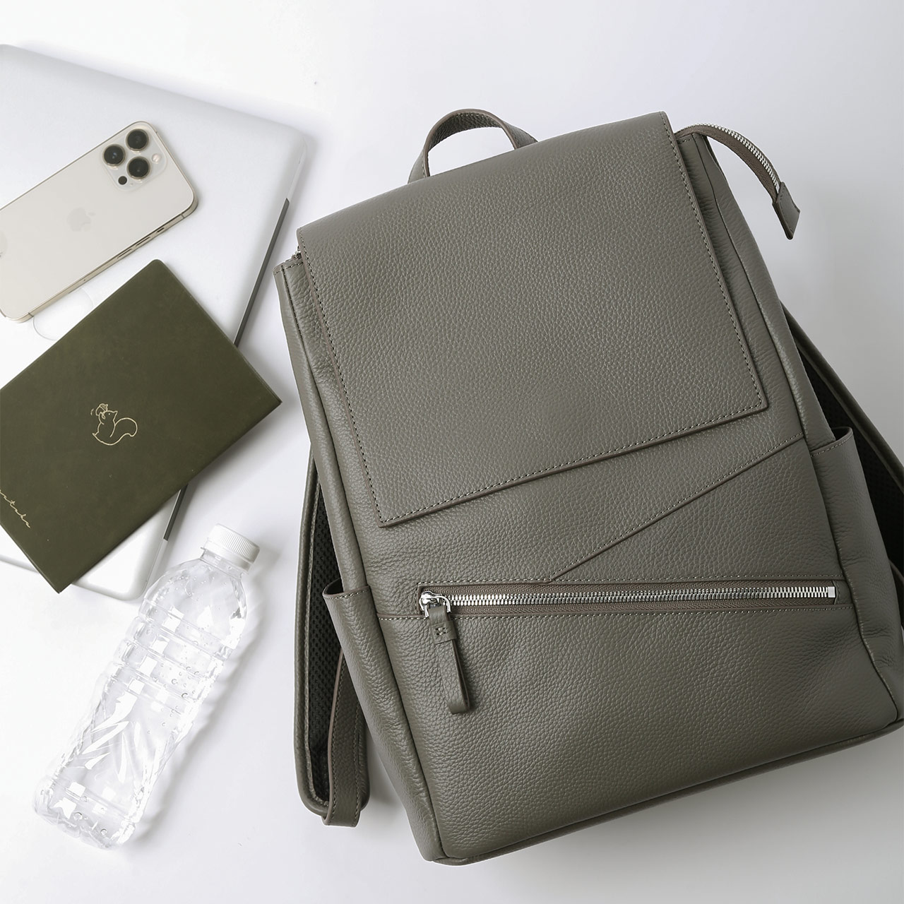 リュック レディース バッグ 本革 大人 リュック 牛革 シボ レザー 通気性 メッシュ かぶせ デザイン 斜めステッチ ファスナー ブラック グレー 大人 スタイリッシュ バッグ mieno ミエノ 4FB (07000685r) mieno（ミエノ） リュック レディース バッグ 本革 大人 リュック 牛革