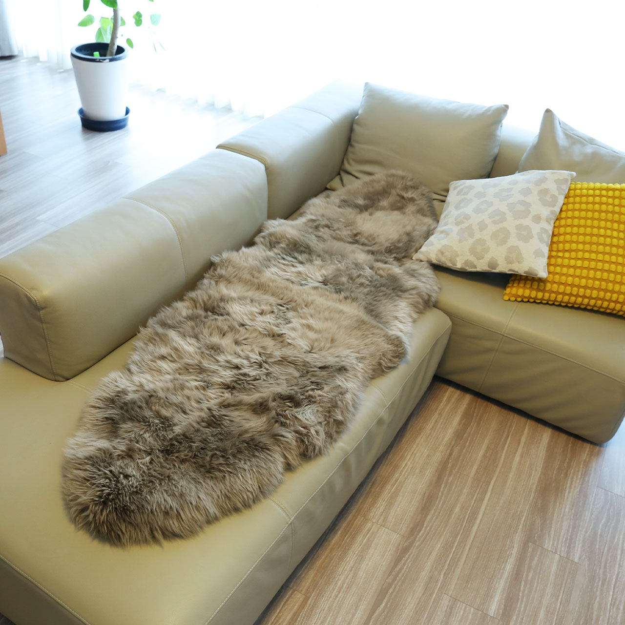 sankyo shokai（三京商会） ムートン ラグ 70×180 大きい 2匹