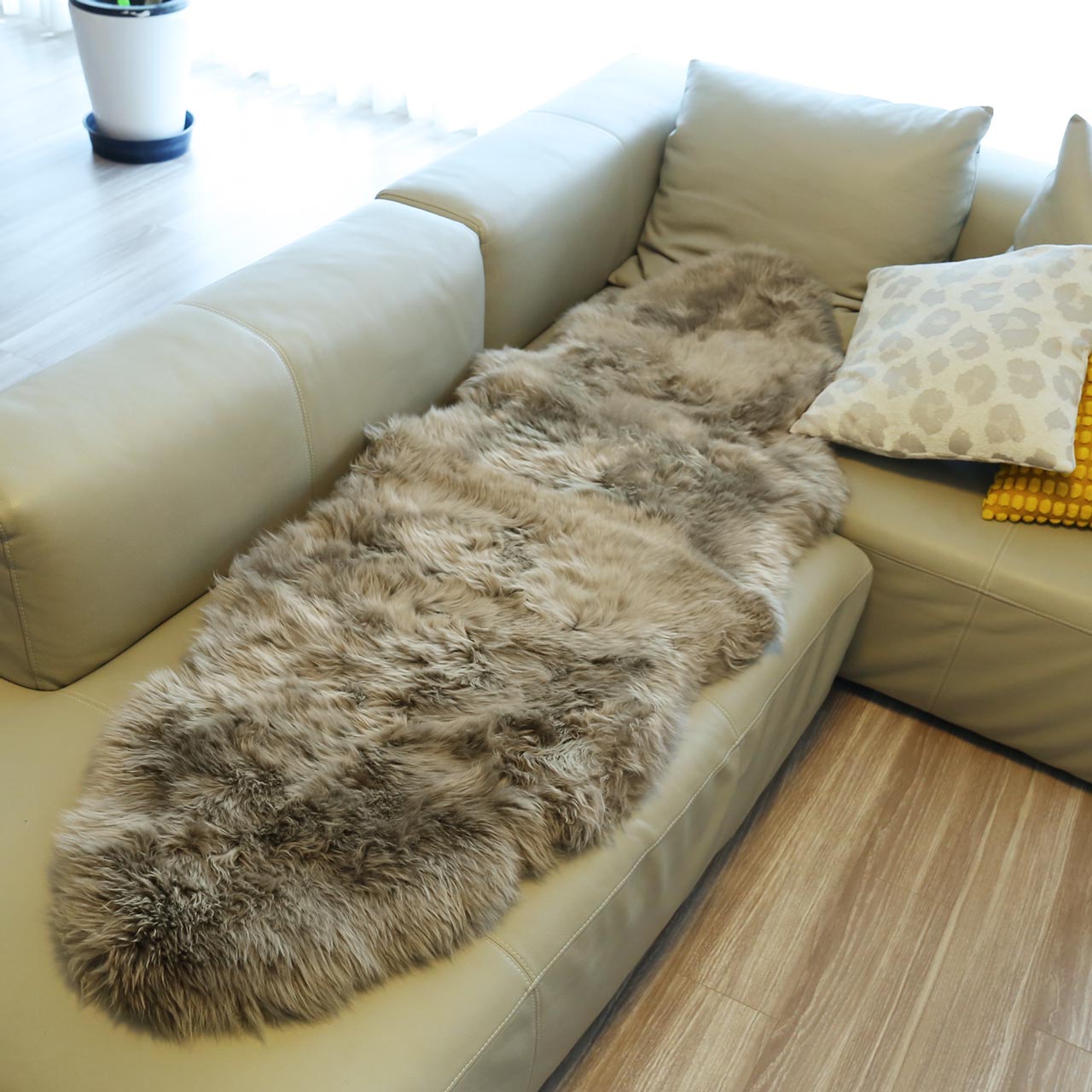 sankyo shokai（三京商会） ムートン ラグ 70×180 大きい 2匹