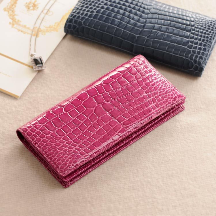 予約販売品 クロコダイル 二つ折り財布 シャイニング加工 ネイビー 一