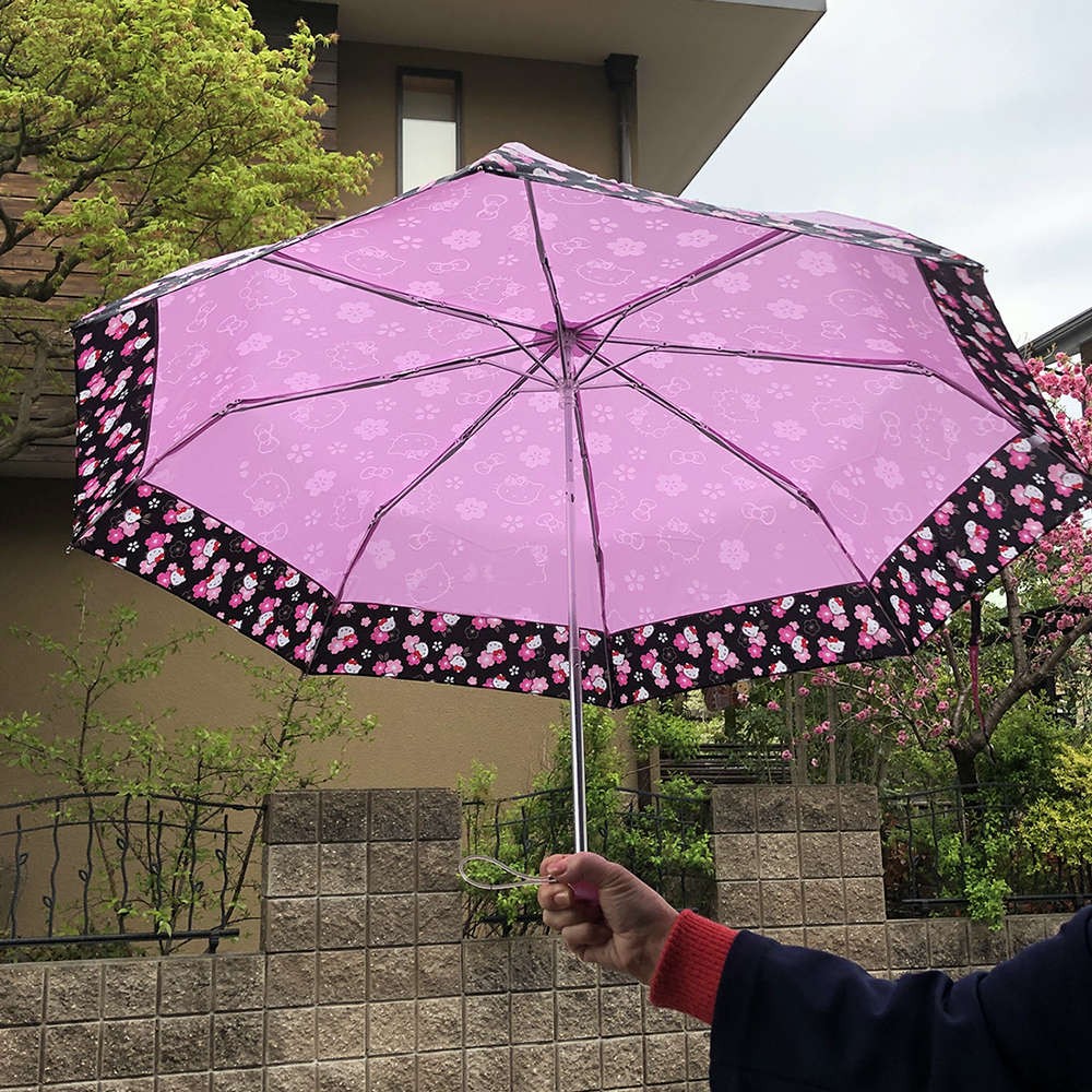 ハローキティ折りたたみ傘 水に濡れるとキティちゃんが浮き出る傘 :umbkt:日本のおみやげ専門店 通販 
